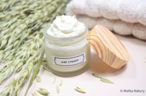 Homemade olive-oatmeal cream for eczema, preservative-free, ideal for sensitive skin care.